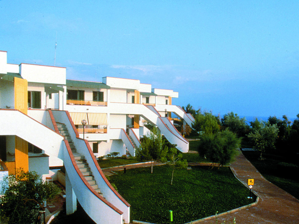 Hotel Villaggio Costa Ripa Rodi Garganico Exterior photo